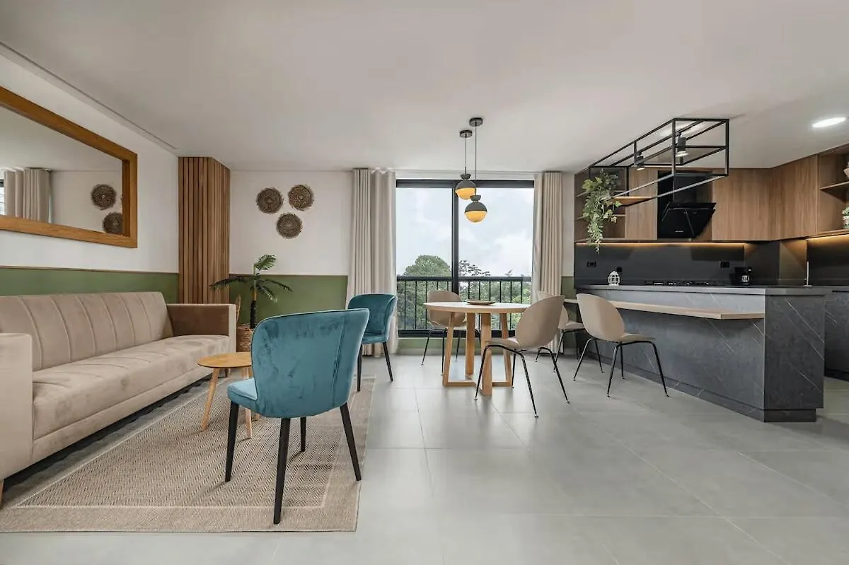 Poblado Apt With King Bed And Free Parking 216 Medellín