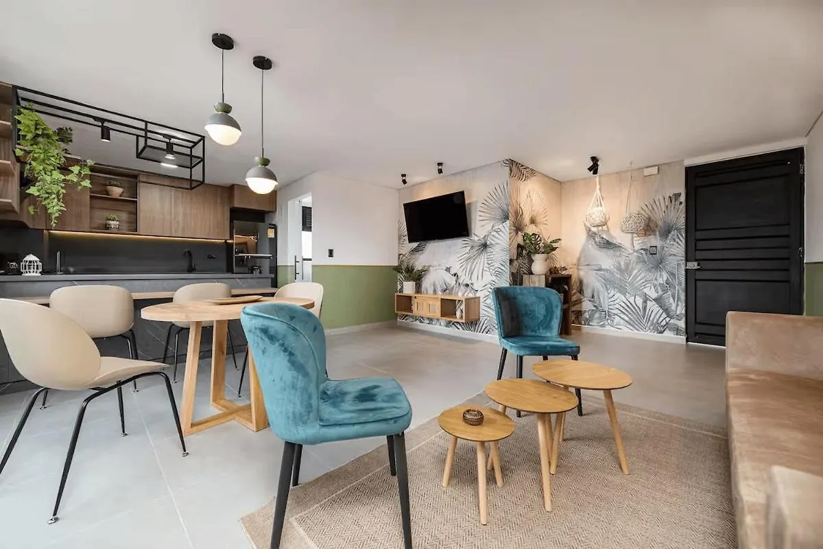 Poblado Apt With King Bed And Free Parking 216 Medellín Kolombiya