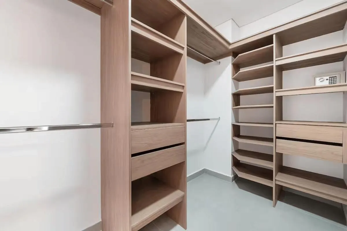 Poblado Apt With King Bed And Free Parking 216 Medellín